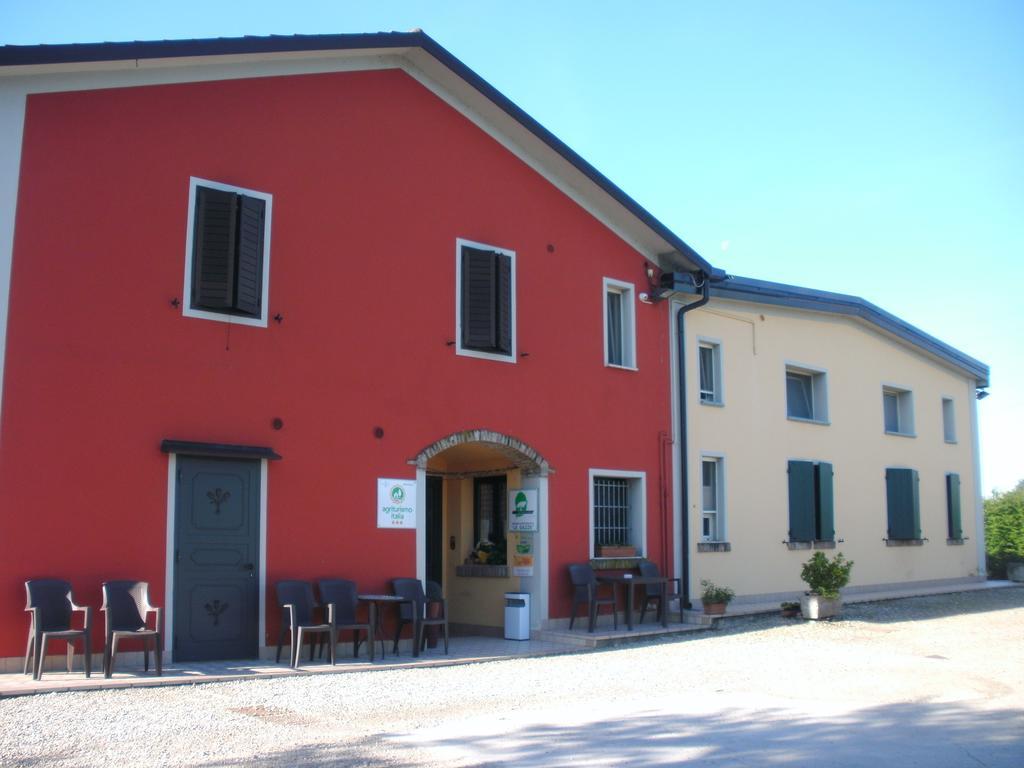 Vila Agriturismo Le Gazze Camposanto Exteriér fotografie